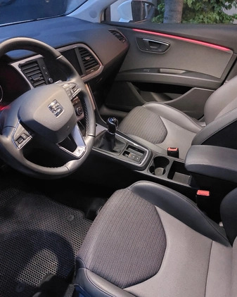 Seat Leon cena 70050 przebieg: 61700, rok produkcji 2019 z Łódź małe 562